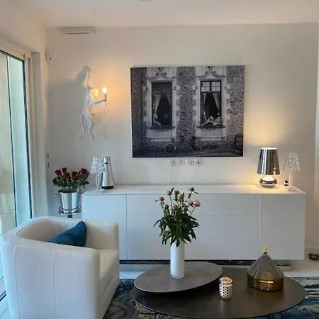 Design & Luxe En Bord De Mer A Golfe Juan - 2 - Wifi - Climatisation - Terrasse - 5 Min De Cannes Apartment