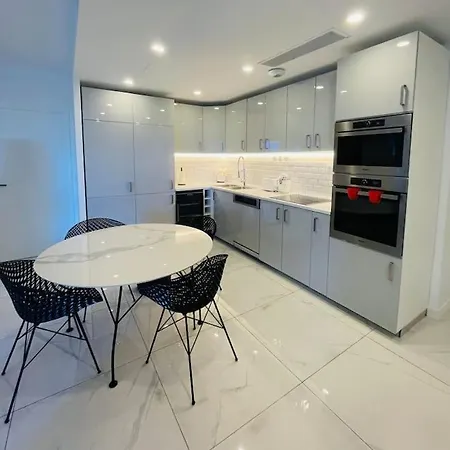 Design & Luxe En Bord De Mer A Golfe Juan - 2 - Wifi - Climatisation - Terrasse - 5 Min De Cannes Apartment Vallauris