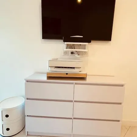 Apartment Design & Luxe En Bord De Mer A Golfe Juan - 2 - Wifi - Climatisation - Terrasse - 5 Min De Cannes *